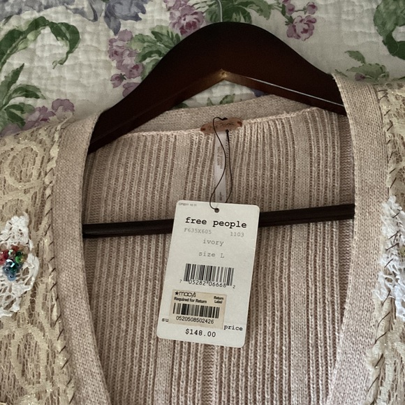 Free People Cream Floral Lace Cardigan, size L, new - Picture 6 of 6